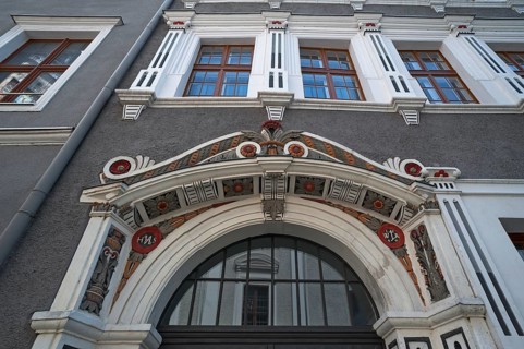 Dekoratives Eingangsportal von 1547