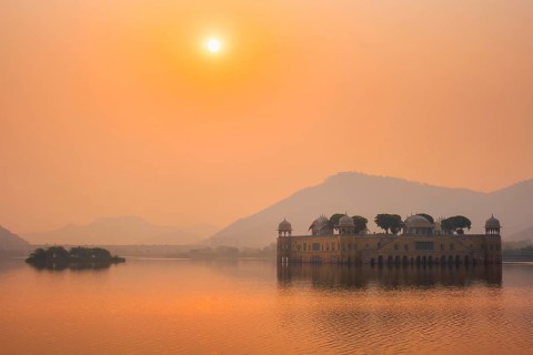Tranquil morning at famous indian tourist landmark Jal Mahal