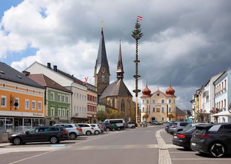 Main square with parish church and town hall