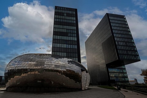 Hotel Hyatt Regency Duesseldorf with Pavillon Pebbles Bar at the Hafenspitze in the Media Harbour