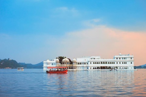 Romantic luxury India travel tourism