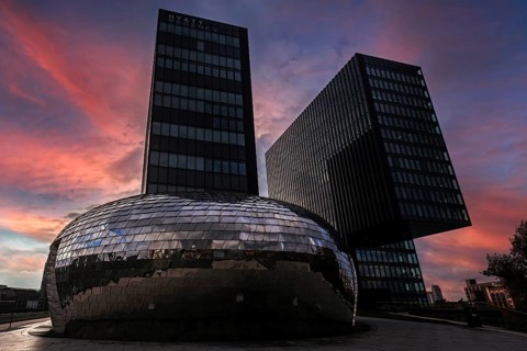 Hotel Hyatt Regency Duesseldorf with Pavillon Pebbles Bar at the Hafenspitze in the Media Harbour