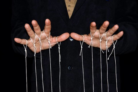 String-pulling puppeteer