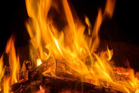 Holzfeuer