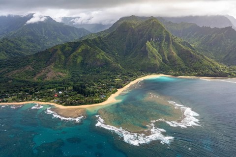 Luftaufnahme der Na Pali Coast und des Haena State Park