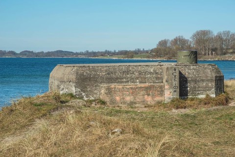 Concrete bunker in a more than 500 km long defensive line with 1063 concrete bunkers along the Scanian coast built during WW2 in 1939-1940. Now sealed. Ystad