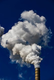 Qualmender Industrieschornstein