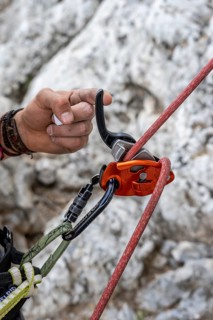 Climber belays with a Grigori belay device
