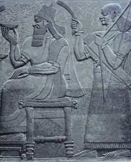 Ashur-nasir-pal II. auf dem Thron