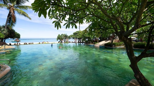 Luxushotel La Pirogue Resort & Spa mit tropische Hotelanlage