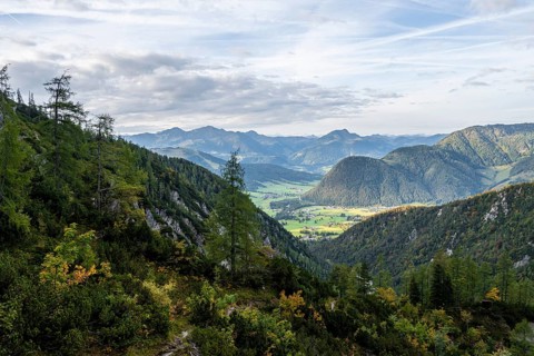 View from the ascent to the Mitterhorn through the valley at Lasbach
