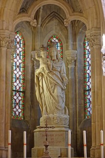 Gothic chapel in the choir ambulatory with statue of the Virgin Mary