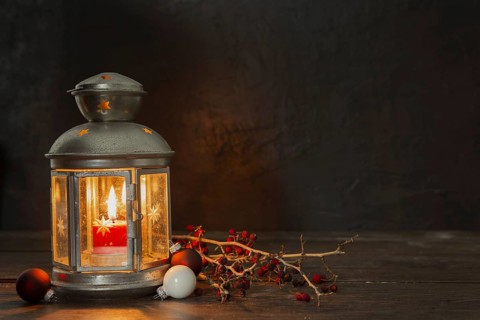 Arrangement with old lamp and twigs