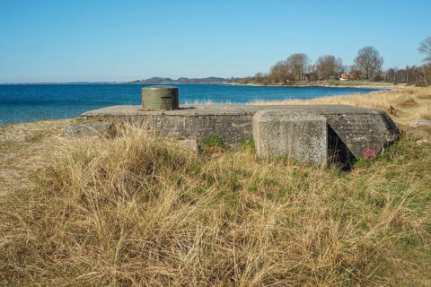 Concrete bunker in a more than 500 km long defensive line with 1063 concrete bunkers along the Scanian coast built during WW2 in 1939-1940. Now sealed. Ystad