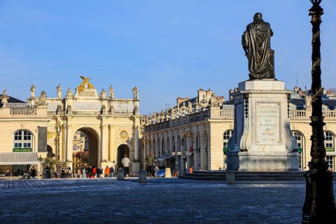 Arc Here triumphal arch and Stanislas Leszczynski statue