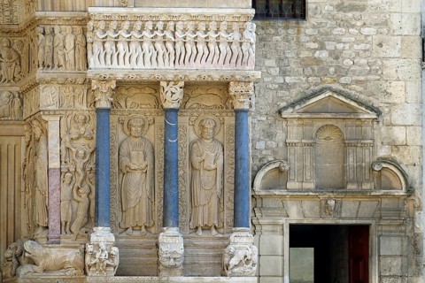 Statues of saints to the right of the main portal