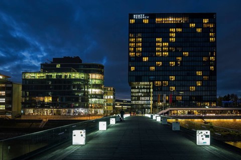 Hotel Hyatt Regency Duesseldorf at the tip of the harbour in the Media Harbour
