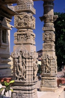 Details of the pillars in jain temple at Kundalpur