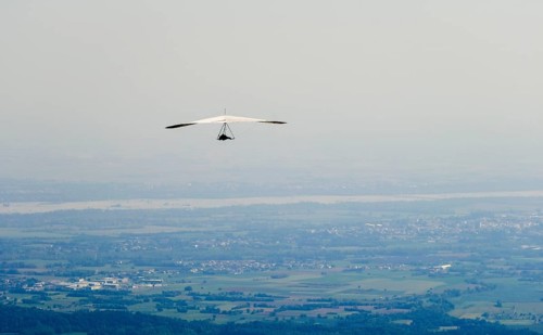 Hang glider with take-off from Monte Valinis