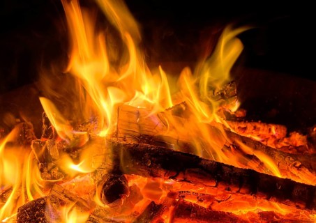Holzfeuer