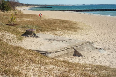 Concrete bunker in a more than 500 km long defensive line with 1063 concrete bunkers along the Scanian coast built during WW2 in 1939-1940. Now sealed. Ystad