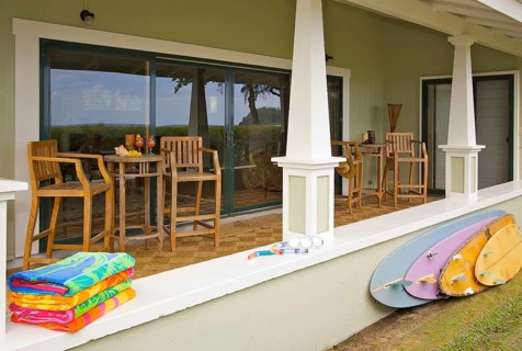 Oceanfront lanai with reflection of view