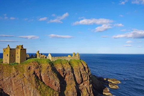 Burgruine des Dunnottar Castle auf einer Klippe