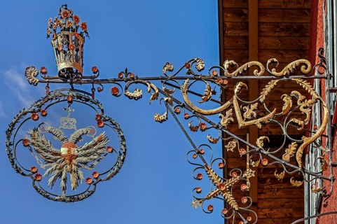 Nose shield with double-headed eagle on the former Adler Inn