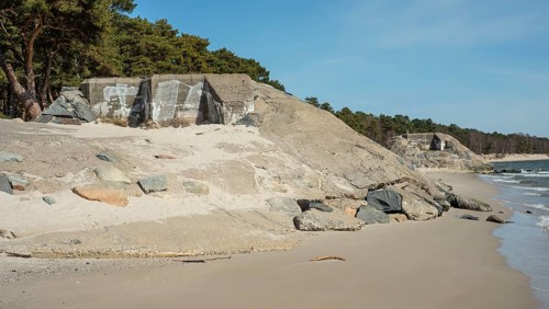 Concrete bunker in a more than 500 km long defensive line with 1063 concrete bunkers along the Scanian coast built during WW2 in 1939-1940. Now sealed. Ystad