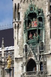 Glockenspiel on the facade of Neues Rathaus