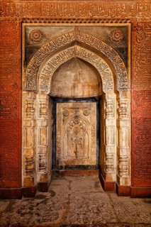 Decorated arch inside Isa Khan tomb