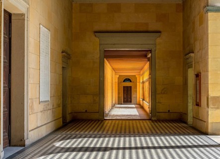 Passage to the inner courtyard at the Friedenskirche
