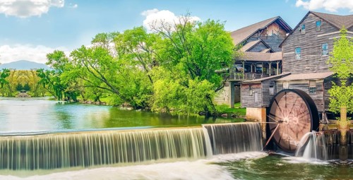 Pigeon forging mill in a small waterfall
