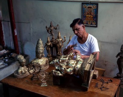 Artisan making bronze sculptures