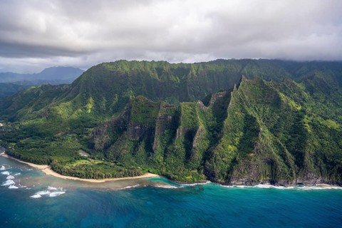 Luftaufnahme der Na Pali Coast und des Haena State Park