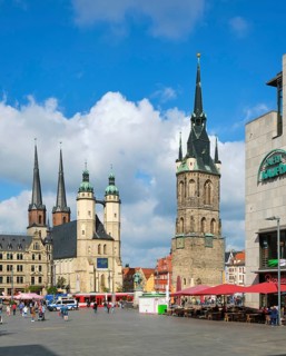 Marktkirche Unser Lieben Frauen and Red Tower
