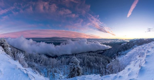 Winterliche Abendstimmung ueber dem Mittelland