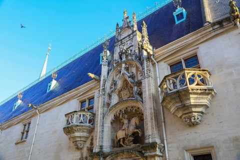 Facade of the Palais des Ducs de Lorraine with equestrian statue of Duke Antoine de Lorraine