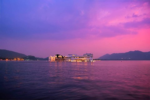 Romantic luxury India travel tourism