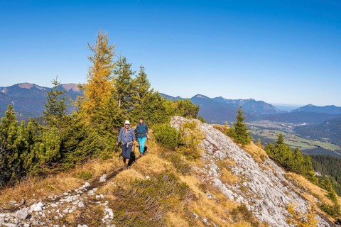 Two hikers in autumn