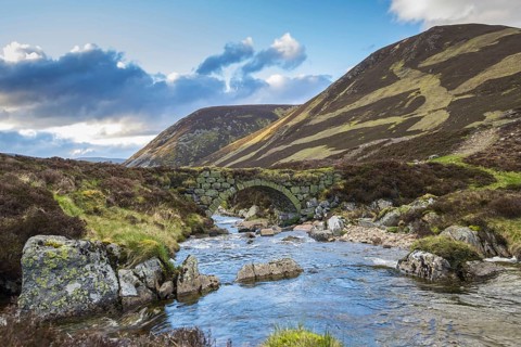 View of the stone bridge over the river in Glen