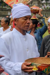 Hindu priest with basket for offerings