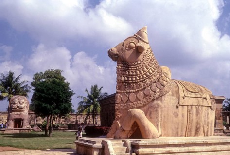 Stucco Nandi in Siva temple at Gangaikonda Cholapuram
