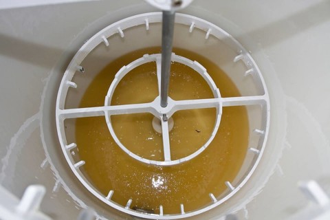 A look into the centrifugal drum after removing the honeycomb frames shows the freshly centrifuged