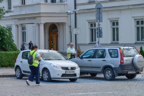 Traffic wardens