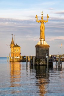 Imperia an der Hafeneinfahrt im Hafen