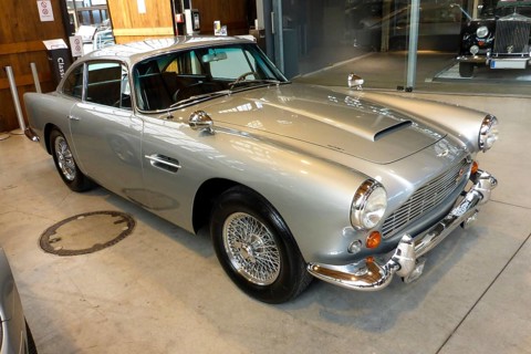 Aston Martin DB4