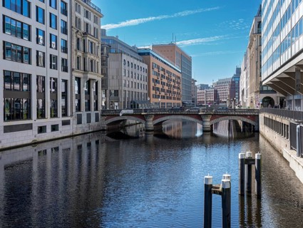 Residential and commercial buildings on Alsterfleet