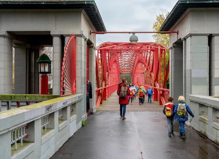 A school class on the red steel bridge