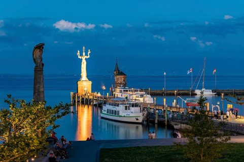 Hafen mit dem Zeppelin Denkmal und der Imperia